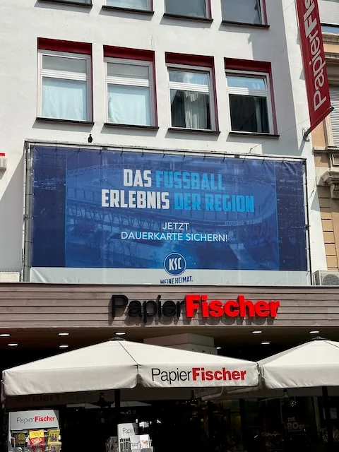 Banner – Fassadenbanner (2) – Referenzfoto von Die Werbetechniker Karlsruhe